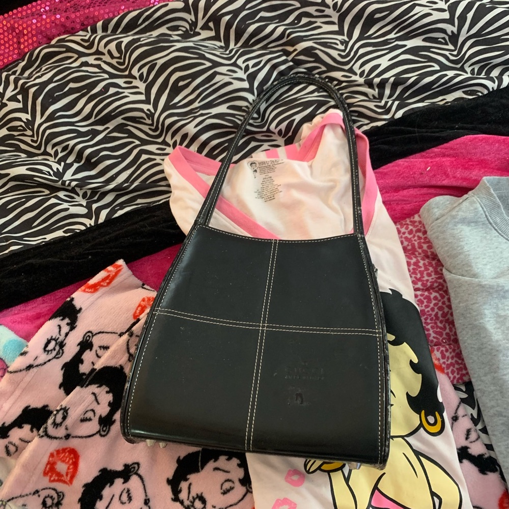Gucci Elegant Black Leather Handbag